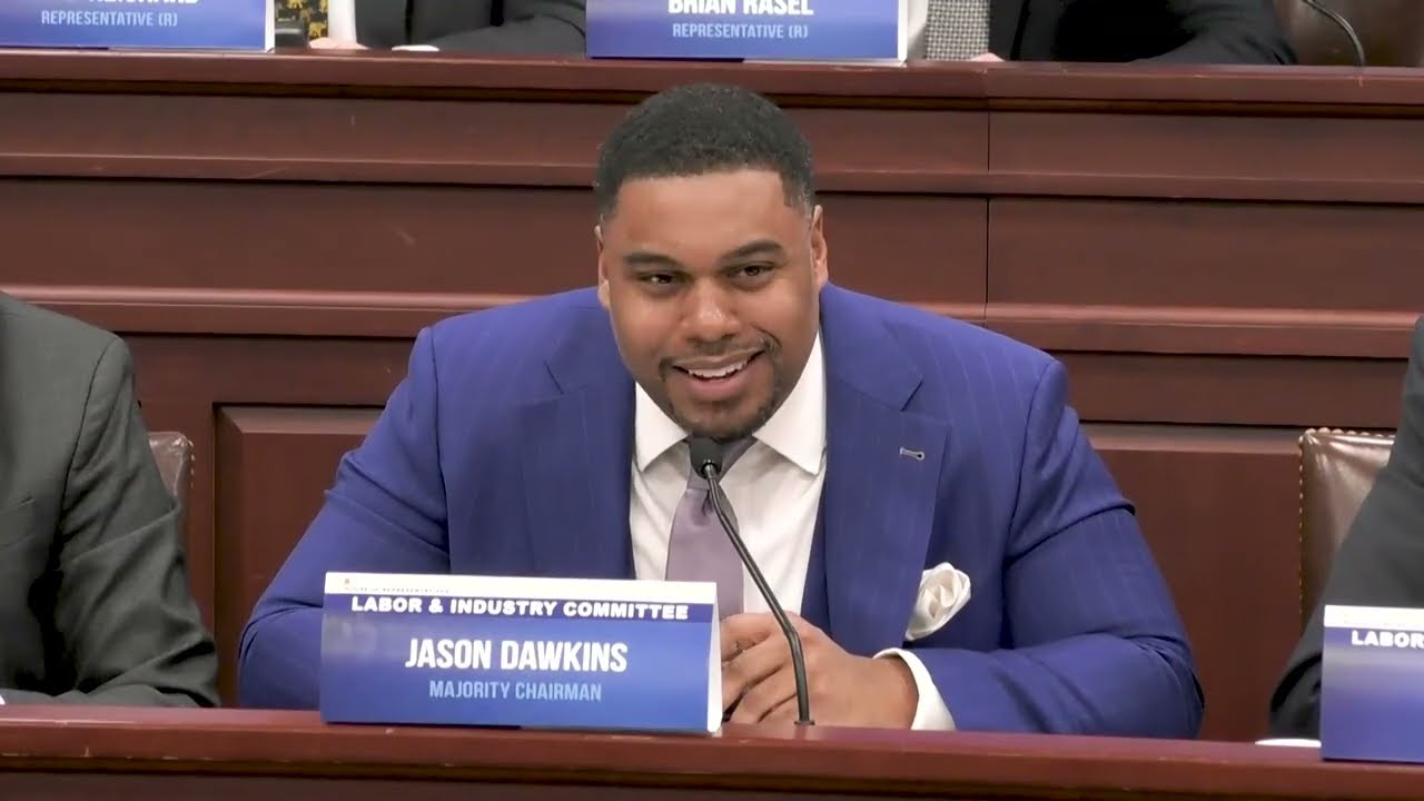 Докинз продолжает бороться за справедливую заработную плату.