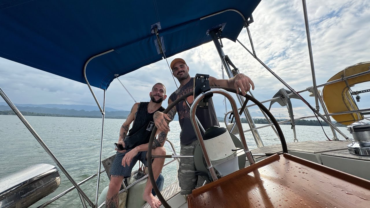 Capi Taco's Sailing Adventures Utila to Roatan, Honduras 