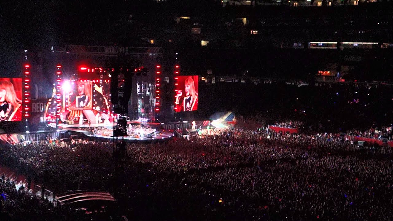 We Are Never Ever Getting Back Together, Taylor Swift, Red Tour, Gillette Stadium