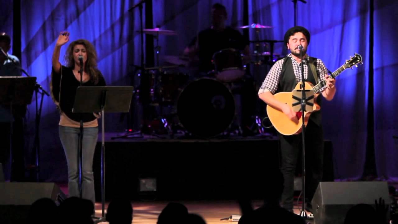 Romulo Costa / Tori Kelly - How He Loves