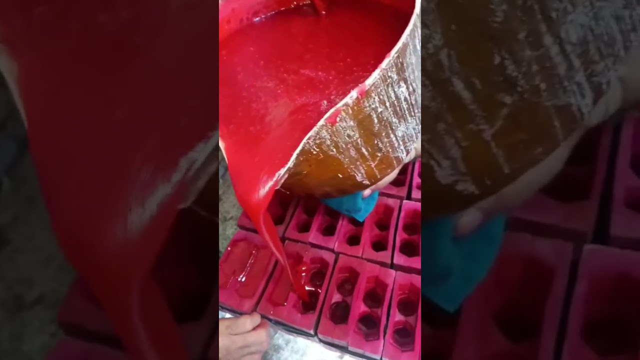 سر تصنيع عروسه المولد بكل التفاصيل من المصنع شاهد تصنيع حلاوه المولد العروسه والحصان من المصنع