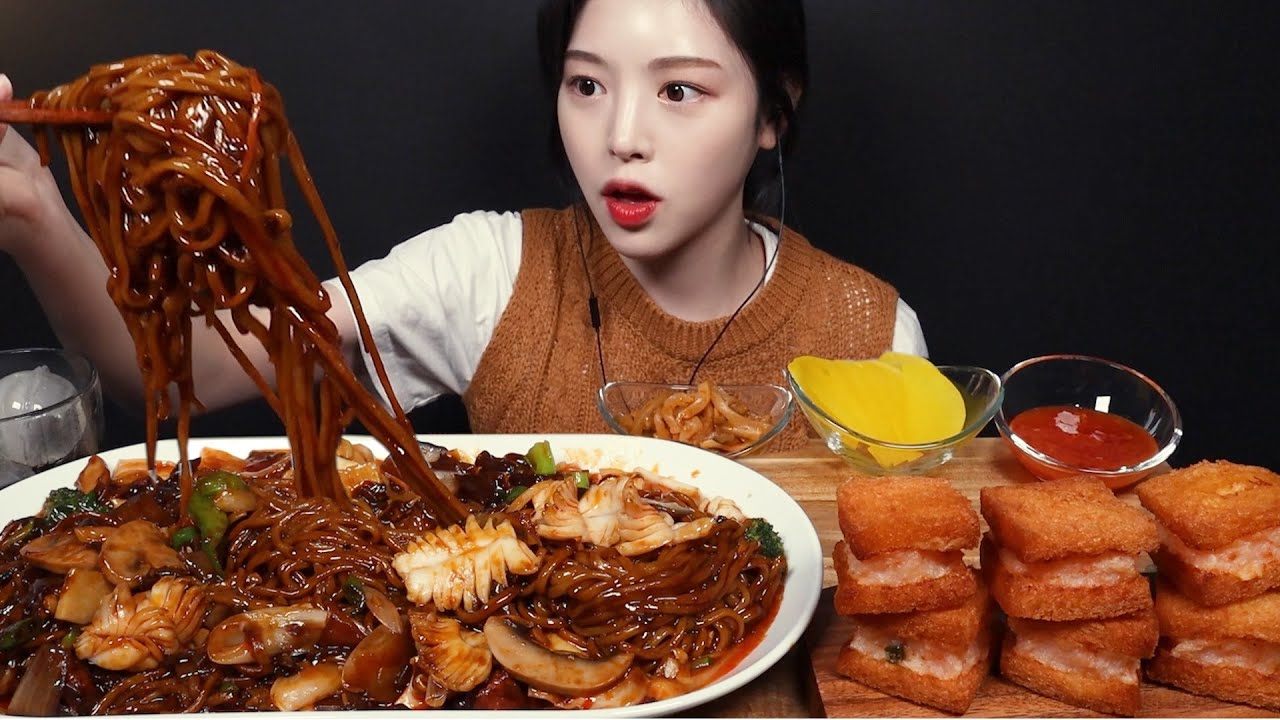 SUB)매콤꾸덕 해물쟁반짜장에 바삭한 멘보샤 먹방! 중식 꿀조합 짜장면 리얼사운드 Spicy Seafood Jajangmyeon with Menbosha Mukbang Asmr