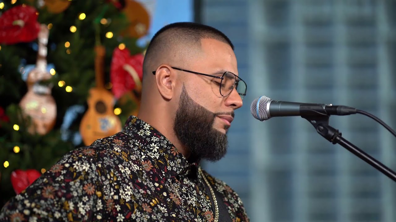 Travis Kaka &ldquo;I&rsquo;ll Be Home For Christmas/ Let It Snow&rdquo;