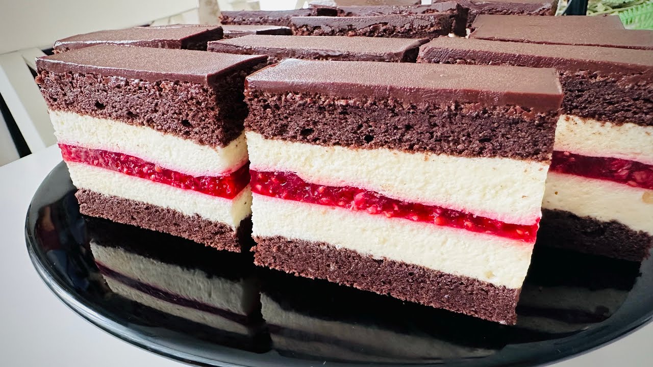Prăjitura Supremă cu cremă de brânză și jeleu de zmeură - un desert de vis, atât de bun