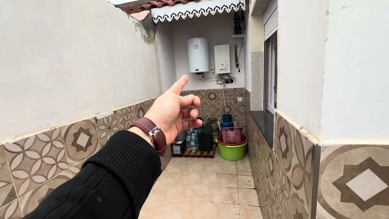 شقة f3 للبيع بسعر 2,3 مليار رقم الهاتف 0793929559
