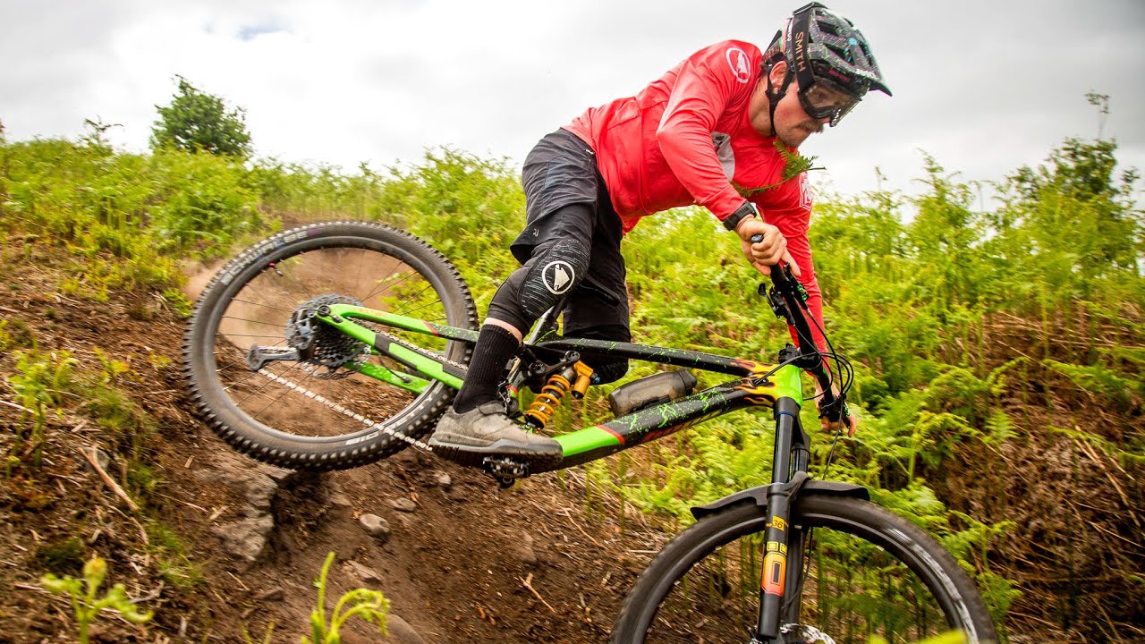 HOPE HB916 CUSTOM BIKE BUILDS | FACTORY VISIT