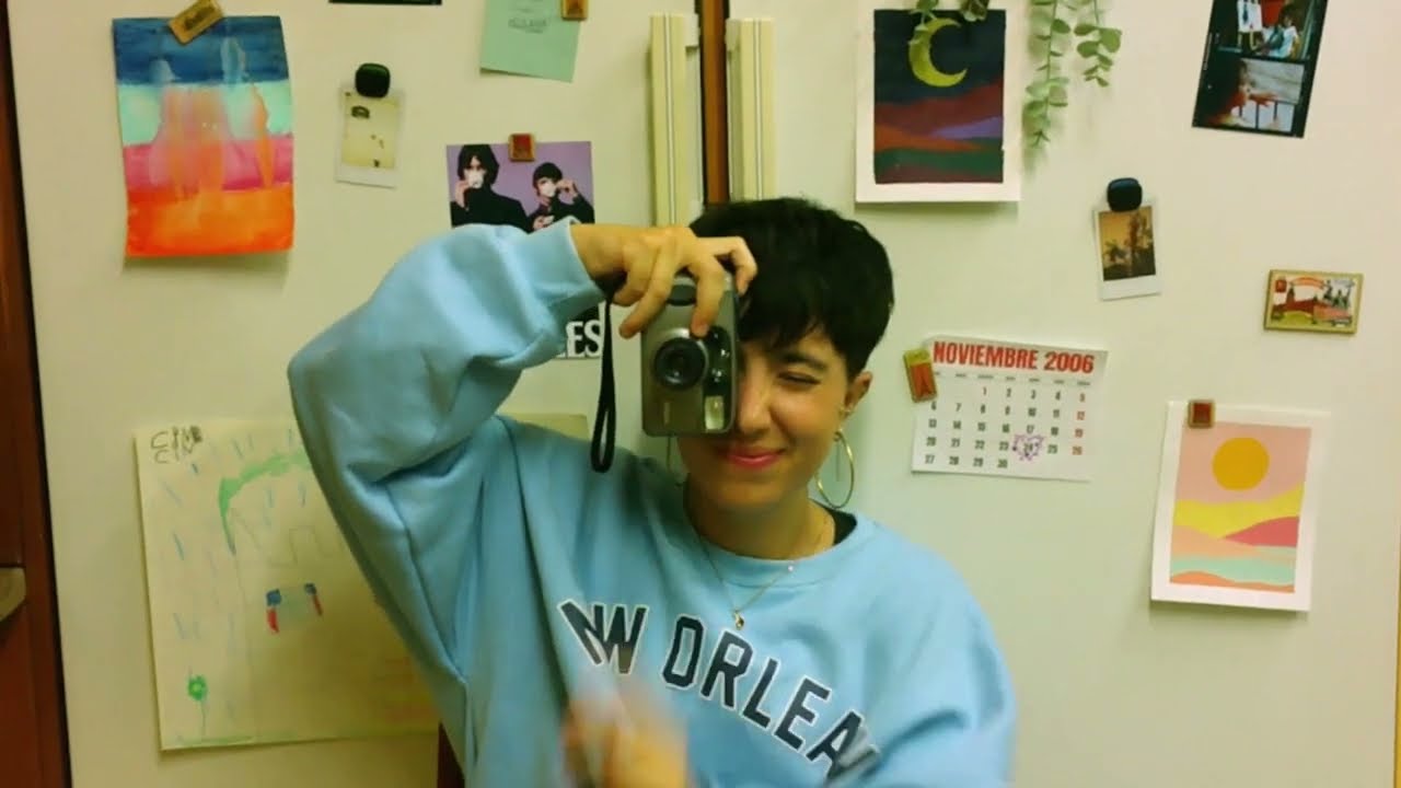 Gala Nell - vivir en los dosmil (Videolyric Oficial)