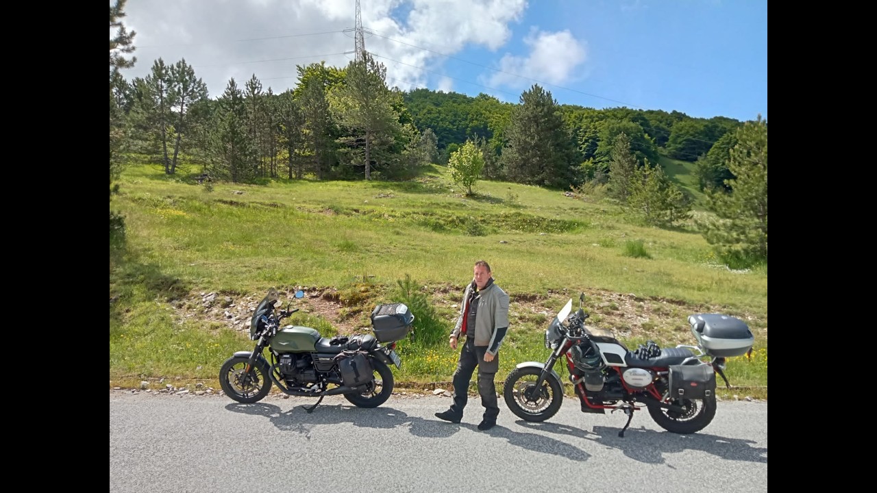 Motogiro Abruzzo seconda e ultima parte. Marco e Davide Motoguzzi V7 STORNELLO maggio 2025