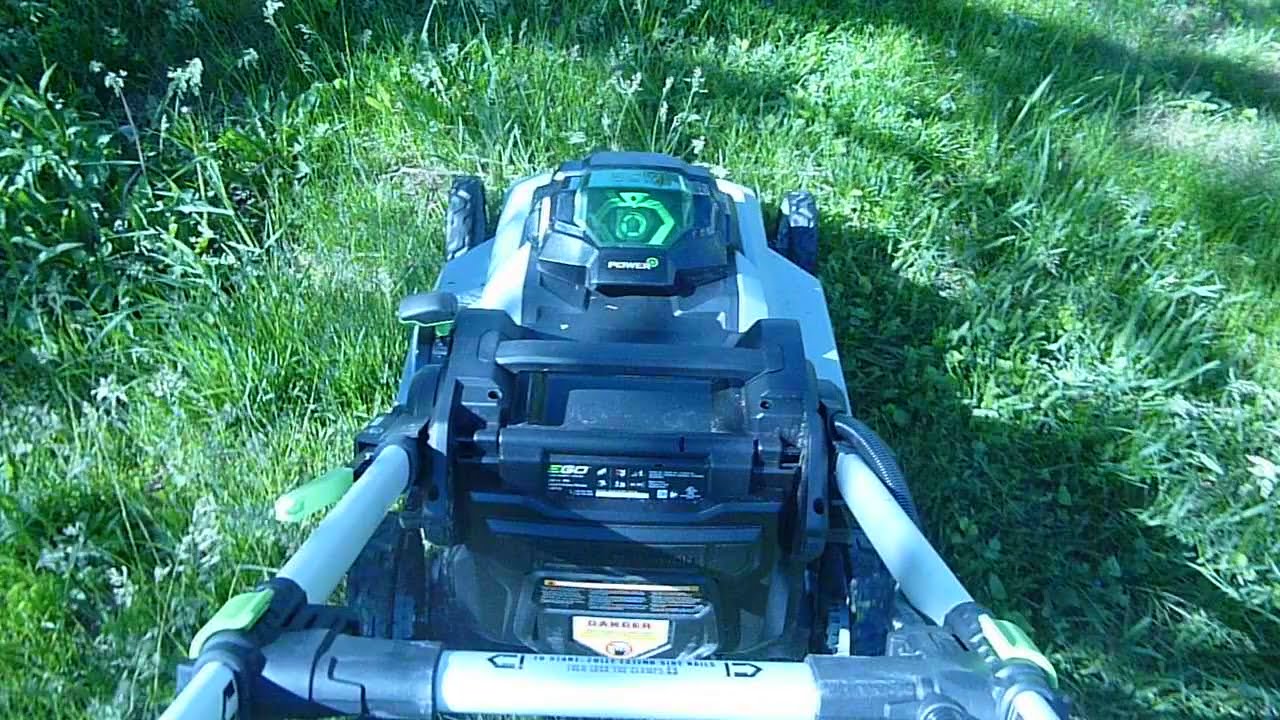 EGO LM2133 - 21 inch 56V Lithium Cordless Electric Mower 5.0 AH Battery quick test thru thick grass