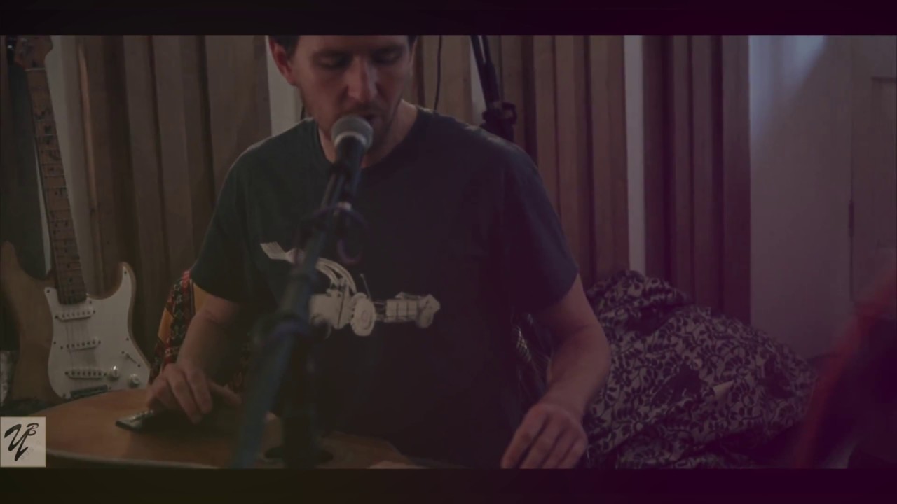 Red Foot Crow – instantly belong