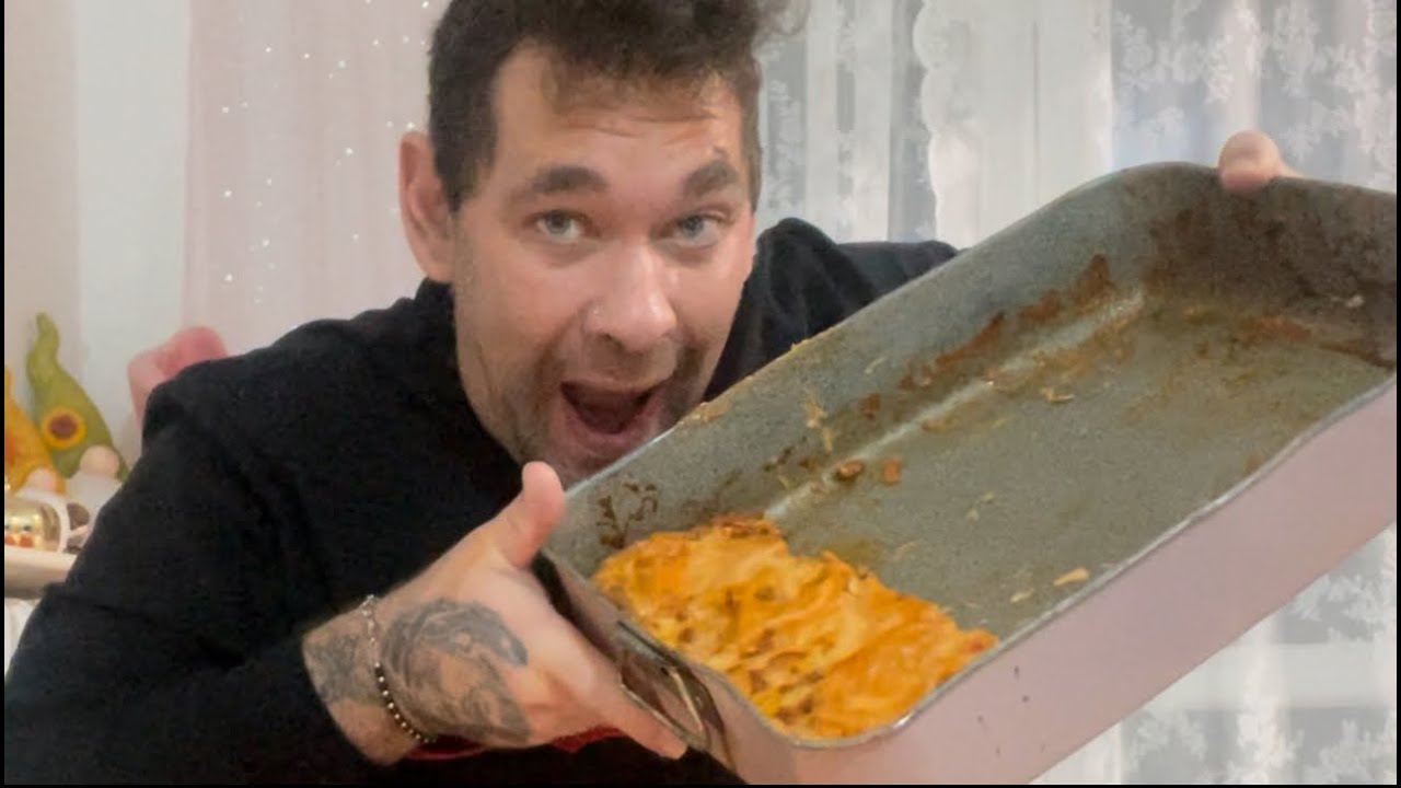 MANGIO 3 PIATTONI DI LASAGNA DEL MIO COMPLEANNO!!!! EATING SHOW MUKBANG ITA!