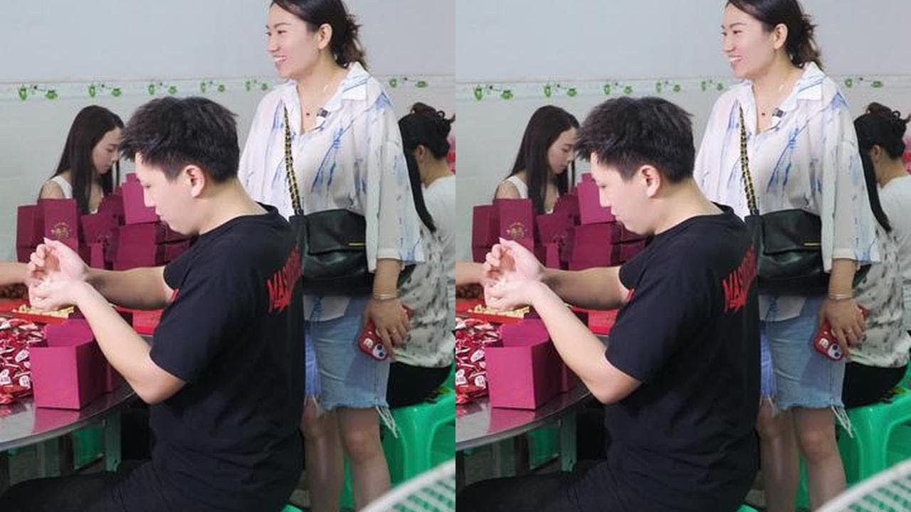 陈大姐面对镜头越来越放松，有兄弟姐妹们在欢声笑语不停，希望回到以前自信开朗的她