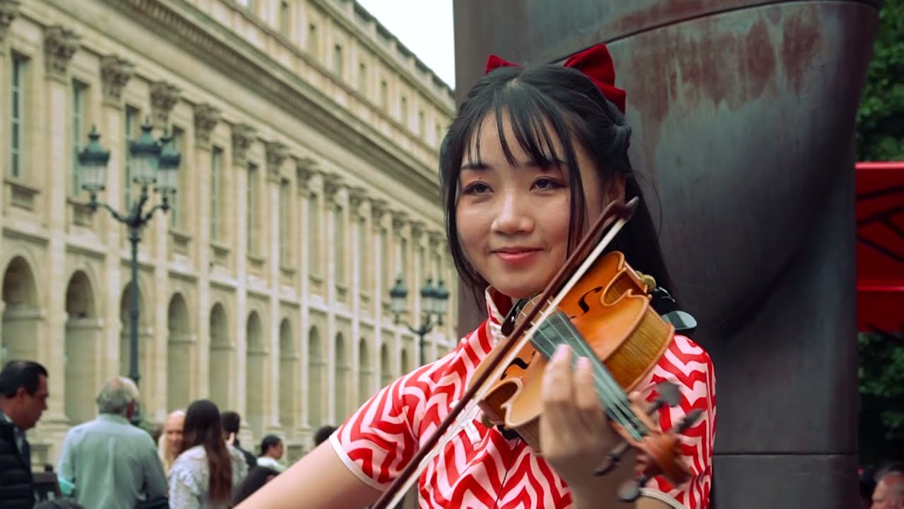 法国街头惊艳快闪《我爱你中国》祝贺祖国妈妈生日快乐 | Violin playing covered by Lingling | Lingling MUSIQUE
