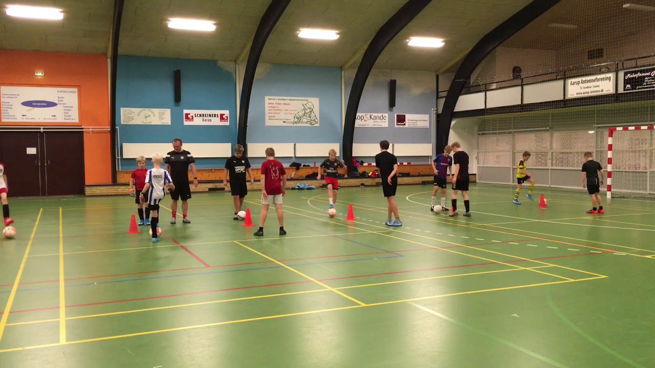 Futsaltræning på tværs af årgange i Aarup 2019