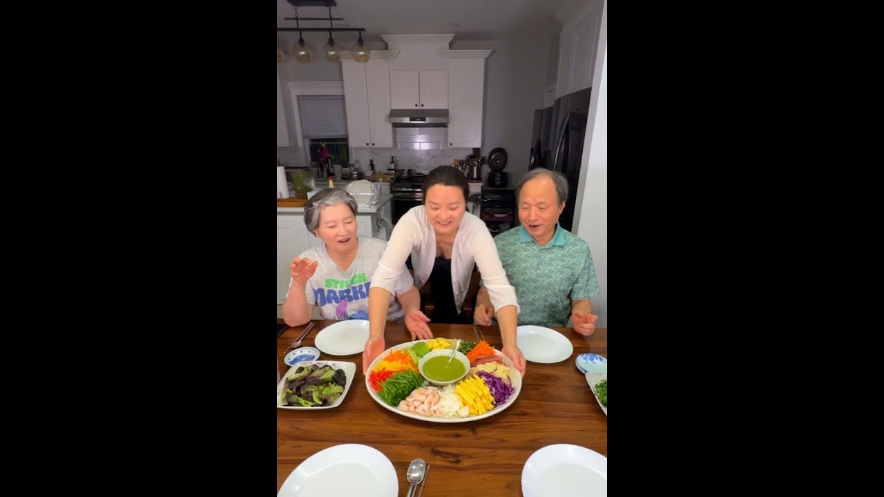 This 20 Topping Rice Paper Dinner was Perfect for a Summer Night
