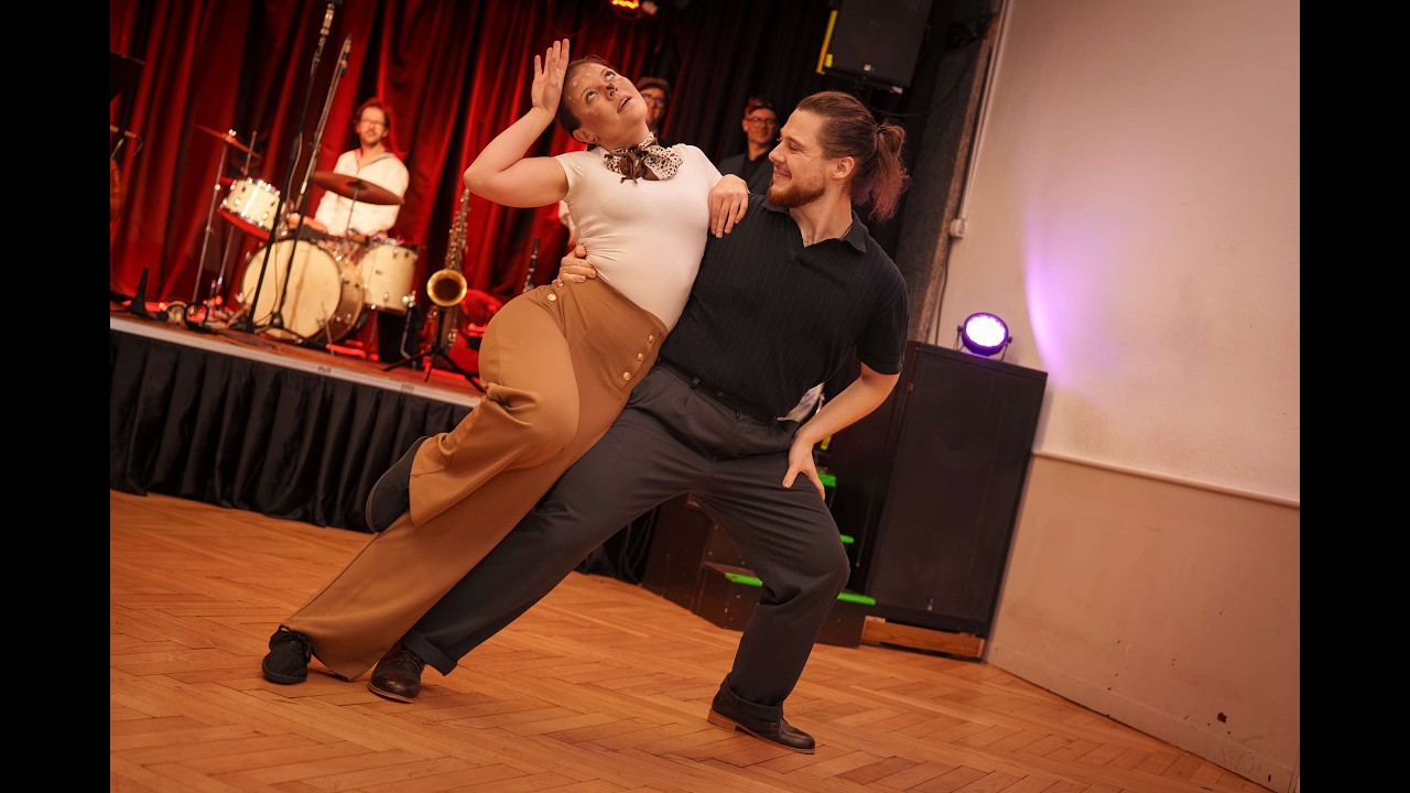 Lindy hop & Solo Jazz csodás egyvelege | Black Coffee | PepitaKlub