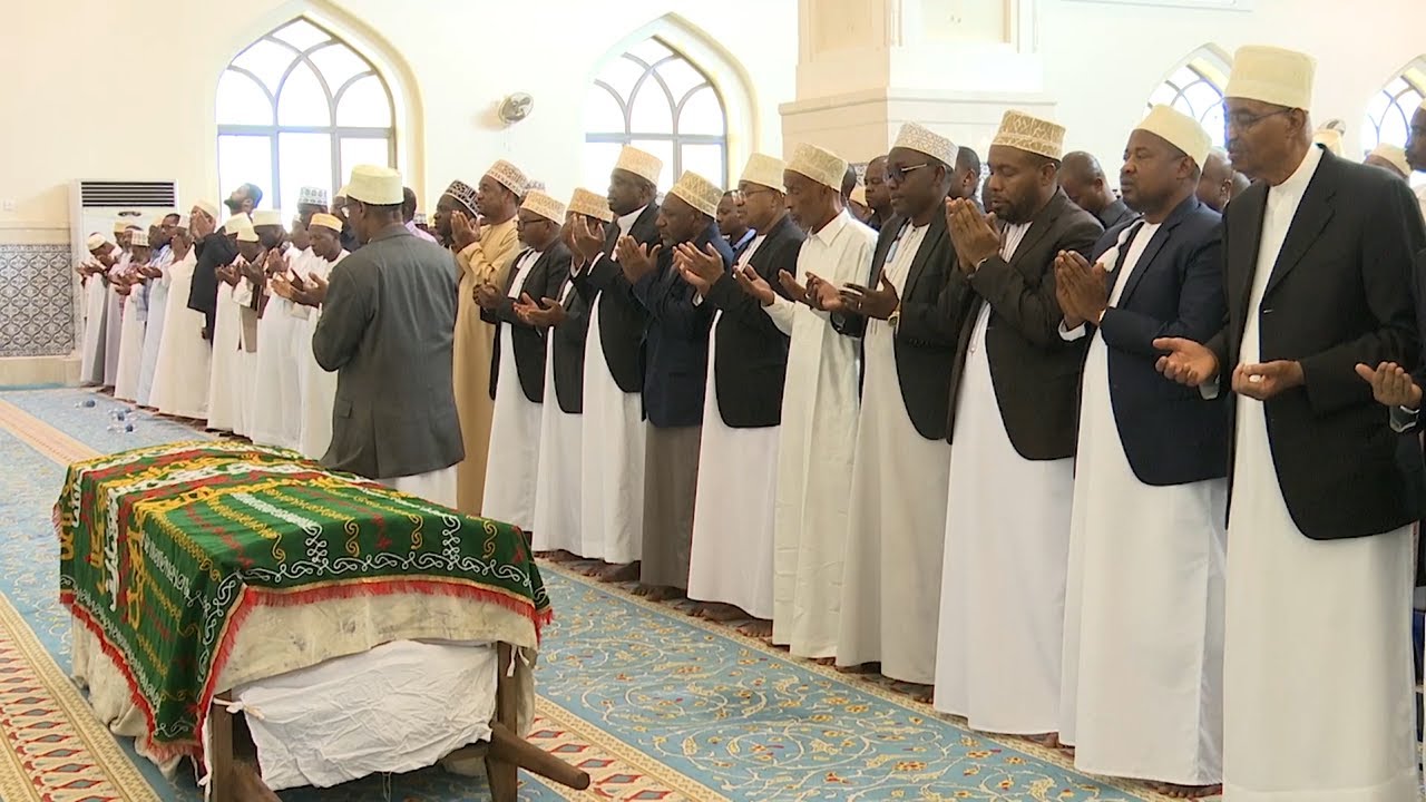 DKT MWINYI AONGOZA  MAZISHI YA MAREHEMU ABDALA MWINYI KHAMIS.