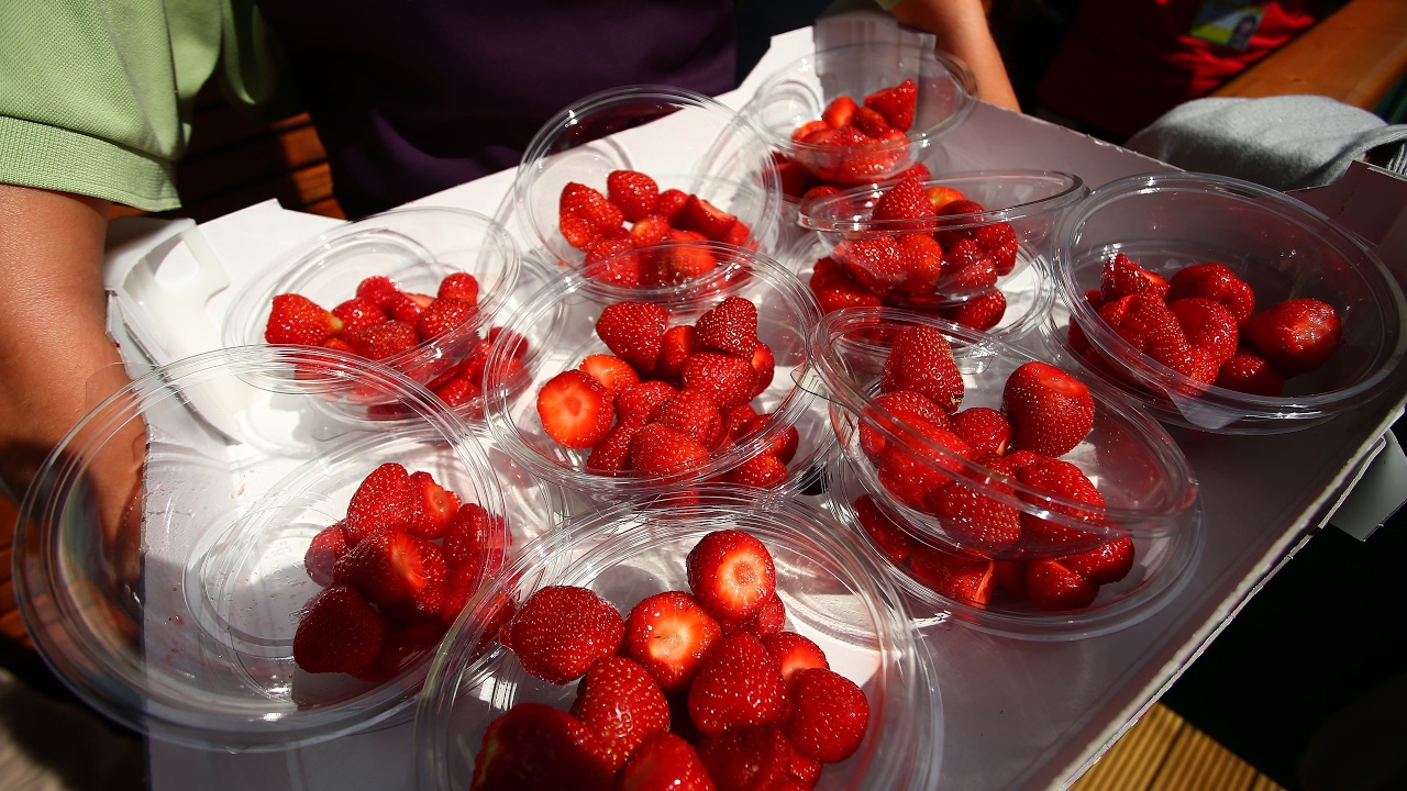 A nutritionist explains which foods you should buy organically