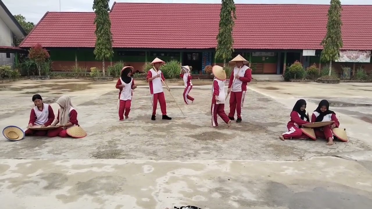 Tari dayak kreasi 