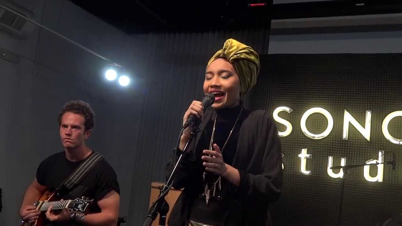 Yuna Performing Mountains