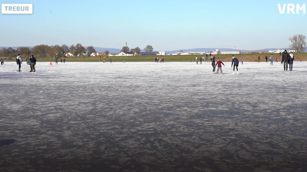 Eisfläche bei Trebur zieht Ausflügler an