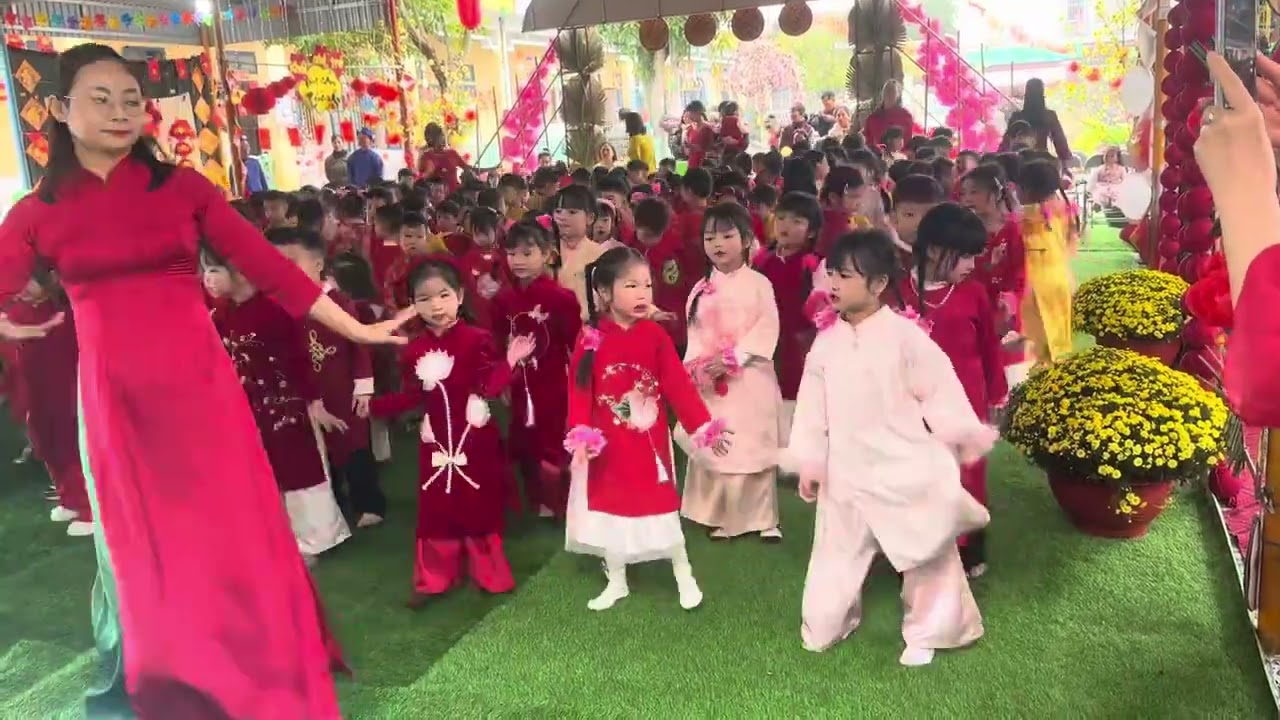 Tập thể múa 
