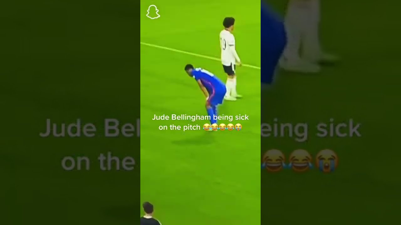 Jude bellingham vomiting in the pitch 😂 #england #foryou #football #shorts #bellingham #dortmund