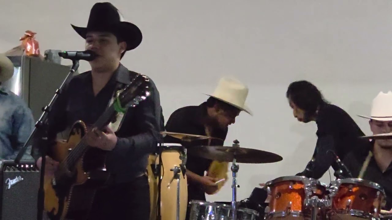 Al cielo le robe una estrella - Hnos Escobedo en vivo