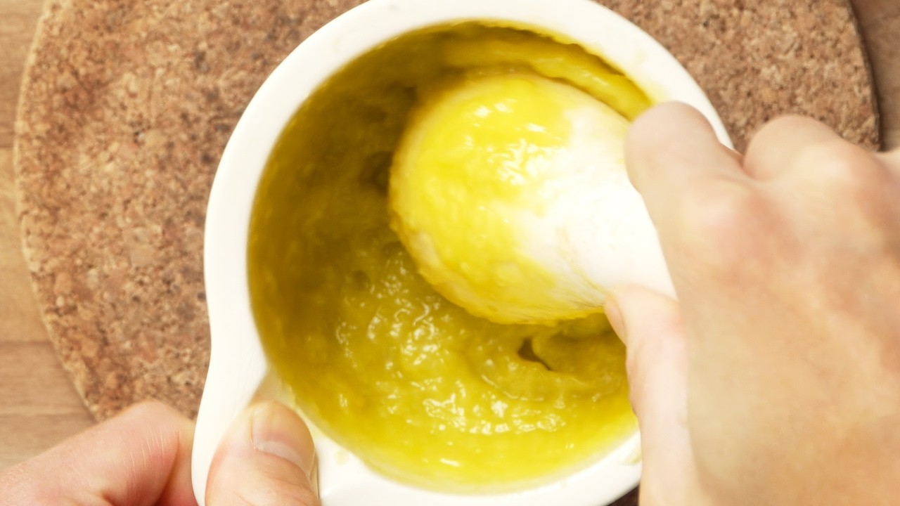 How To Make Traditional Aioli &ndash; Mediterranean Garlic & Olive Oil Emulsion