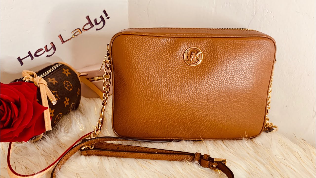 Whats in my MICHEAL KORS Fulton Crossbody