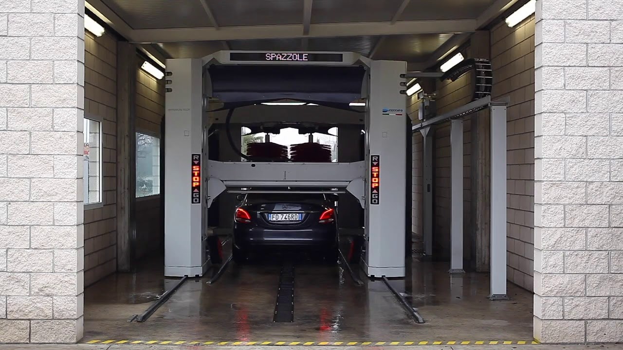 Autolavaggio Autoclinic - Mercedes: il lavaggio e le sue fasi nel doppio portale Ceccato Hyperion