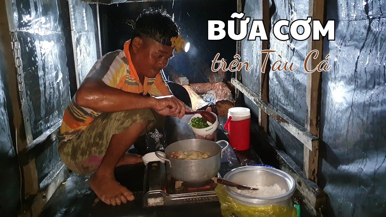 Canh cá dưa chua, ngồi CHỒM HỔM ăn cơm khi gặp trời mưa | Ngư Dân Miền Tây #154