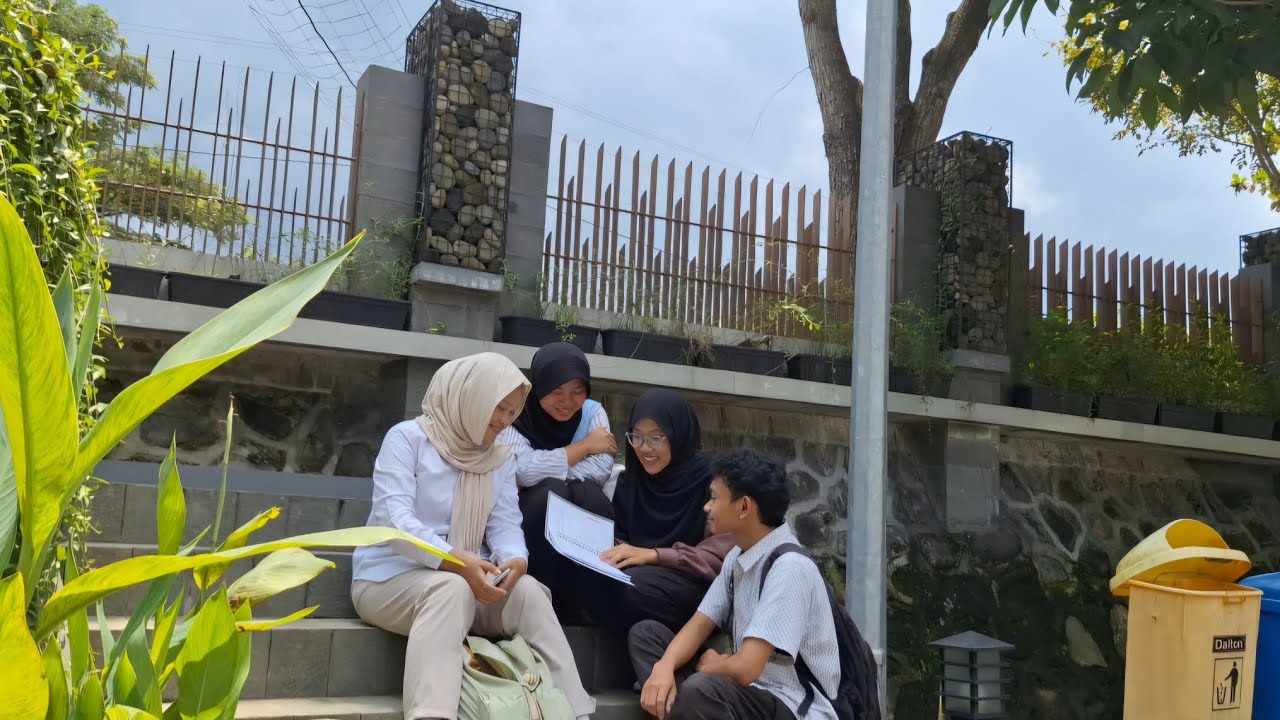 Cinta Tanah Air Indonesia - Implementsi cinta tanah air dalam kehidupan (Kelompok 1)