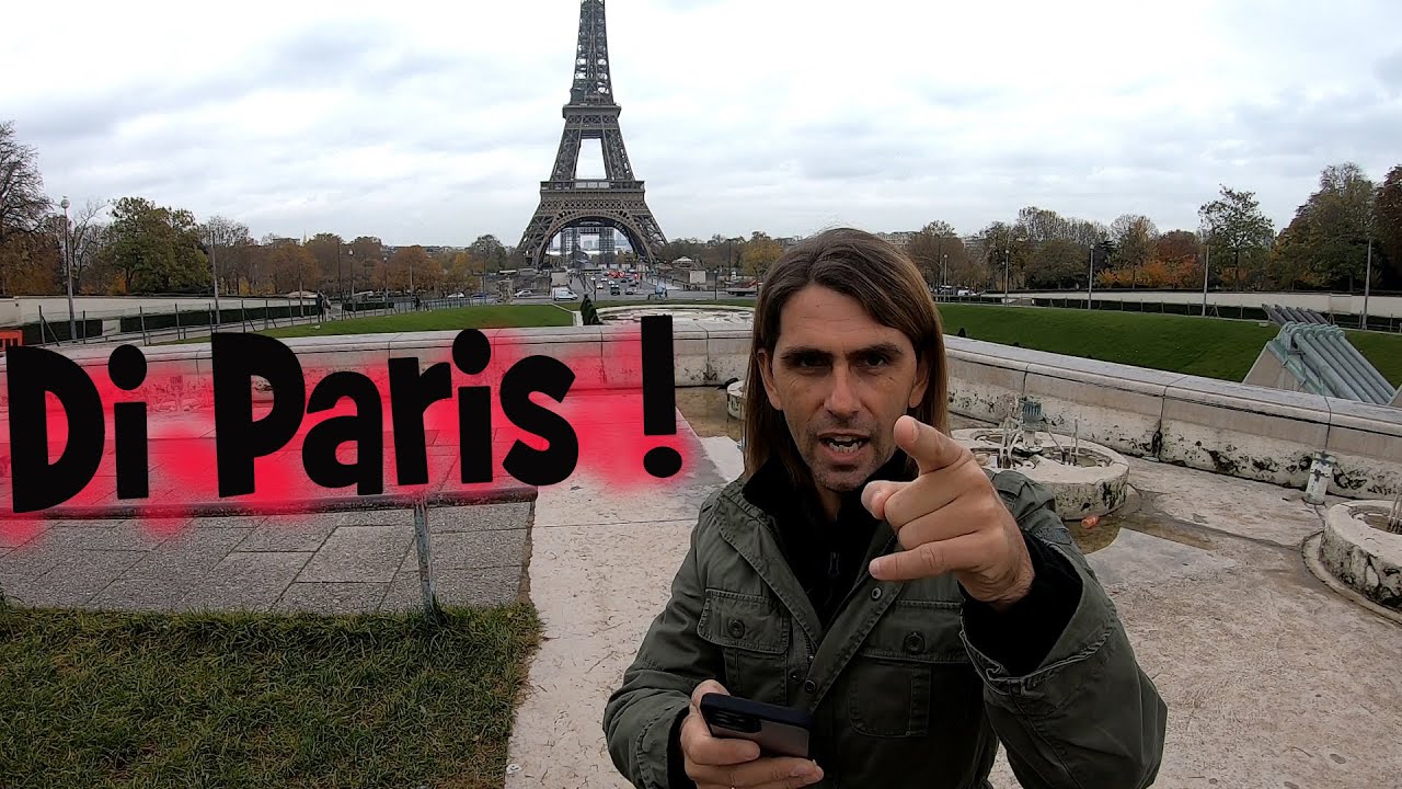 Saya baca PESAN-PESAN KALIAN di depan MENARA EIFFEL !