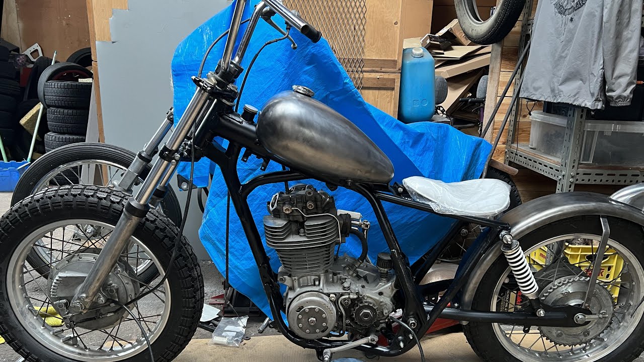 YAMAHA SR400をカスタムしよう！　#06 　　フレームの塗装やアンギュラベアリング化