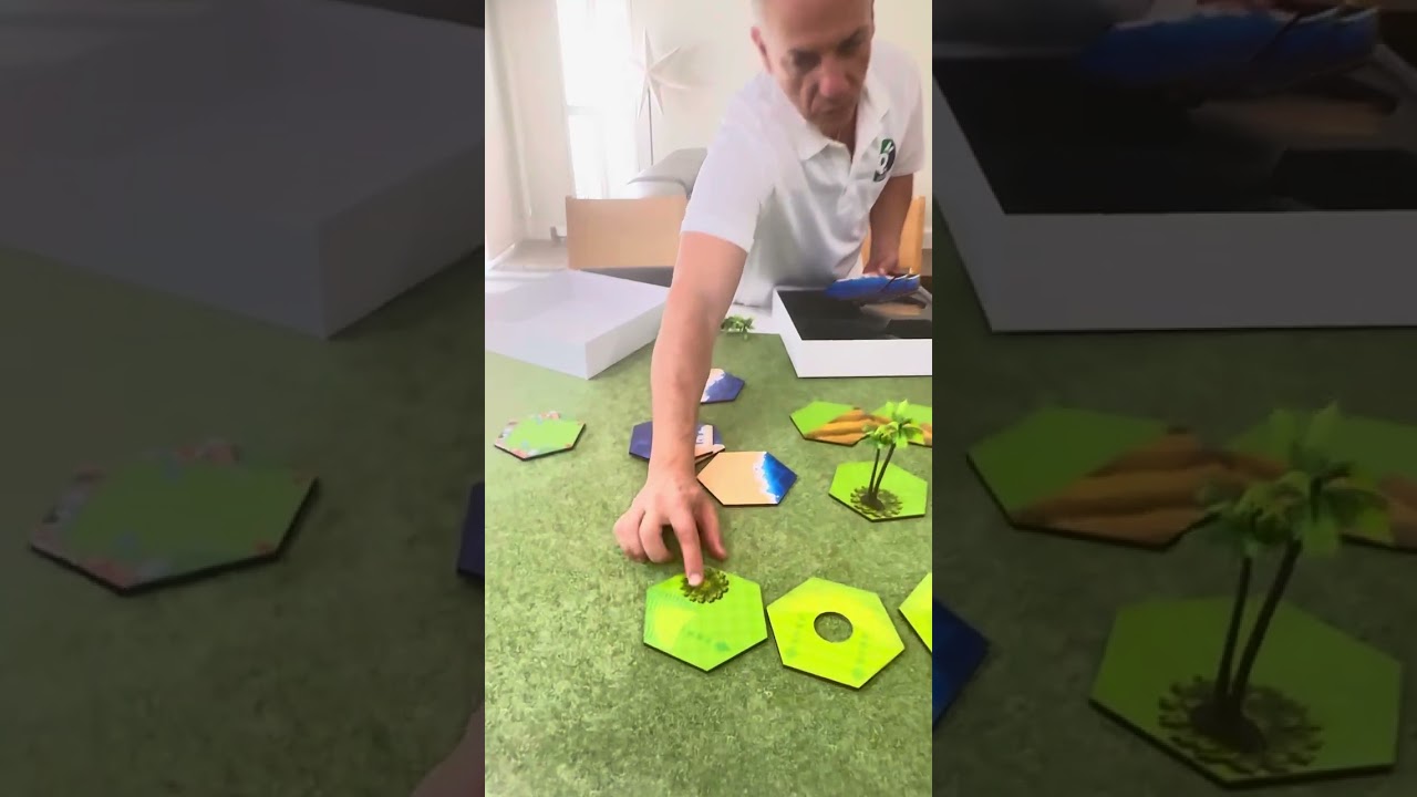 Unboxing the Meeple Beach prototype