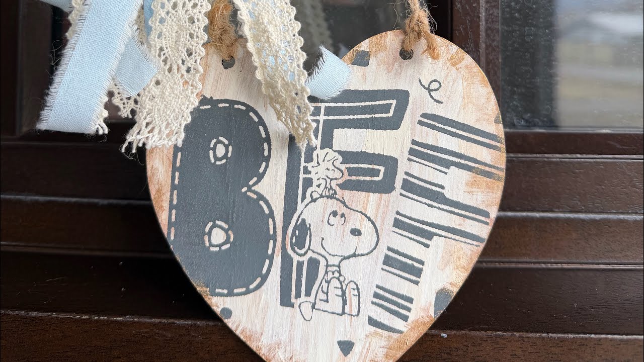Snoopy valentines decor