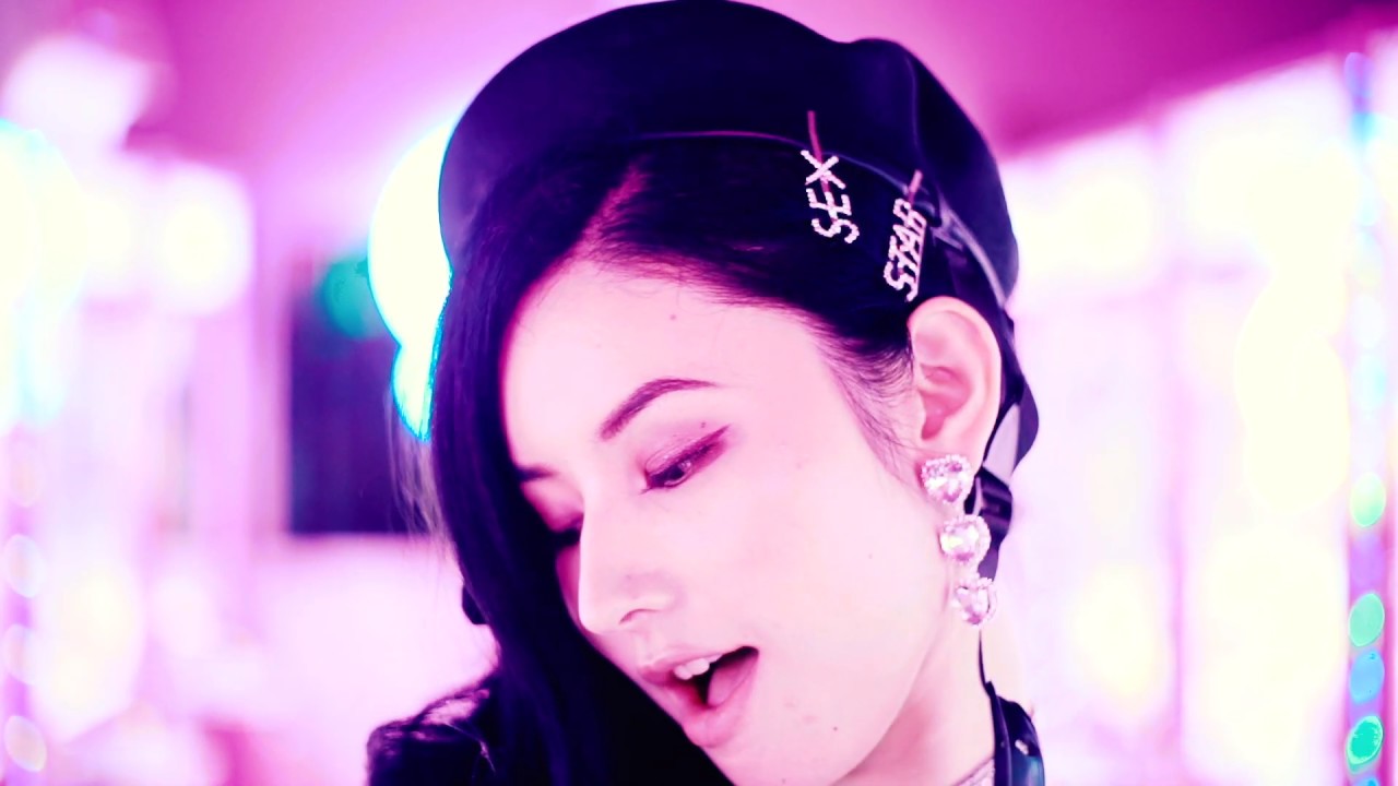 6XT7 - Goth Star