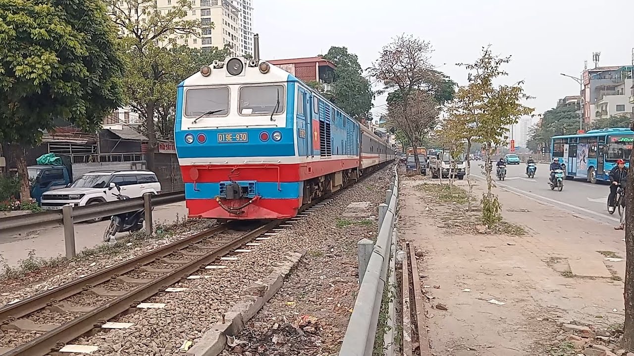 [ 12/03/2026 ] D19E-930 kép theo tàu khách SE20 ( 11:23 )