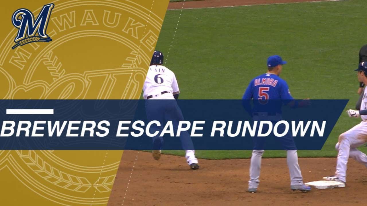 Cain's baserunning, traffic direction lead Brewers