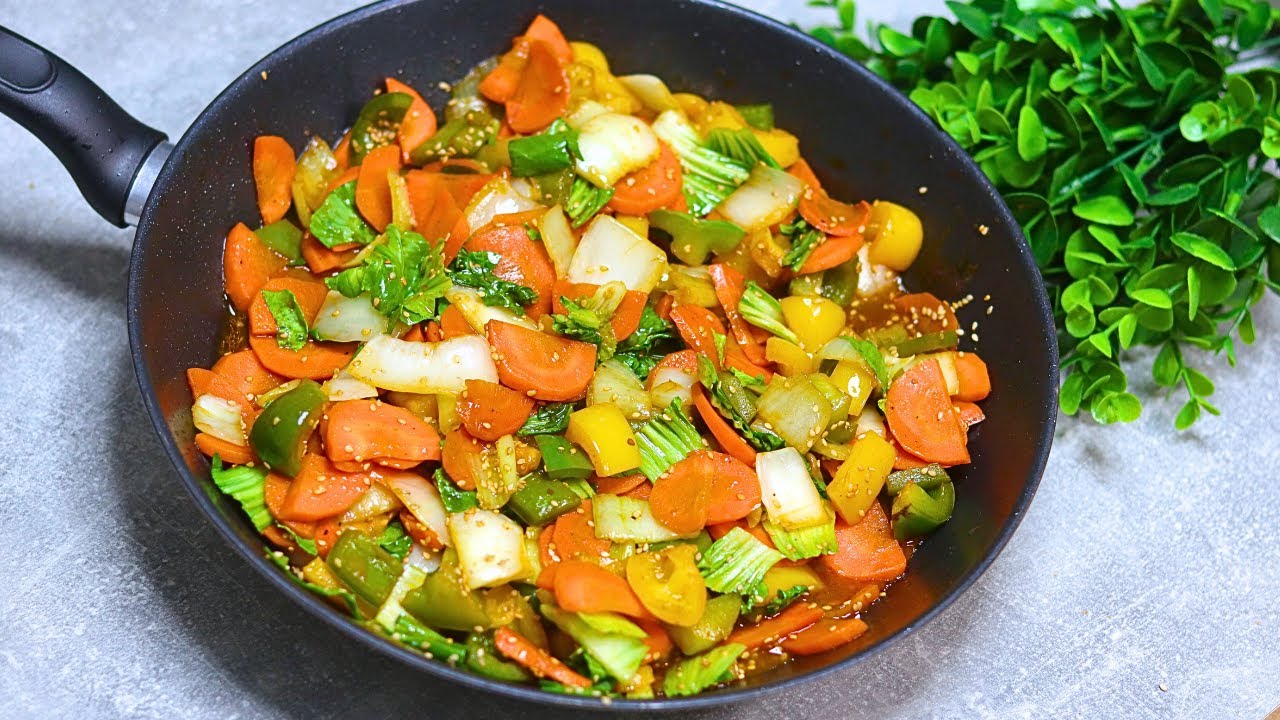 Gesundes Abendessen in 10 Min: Probieren Sie unsere köstliche Pak Choi Karotten Gemüse Pfanne, vegan