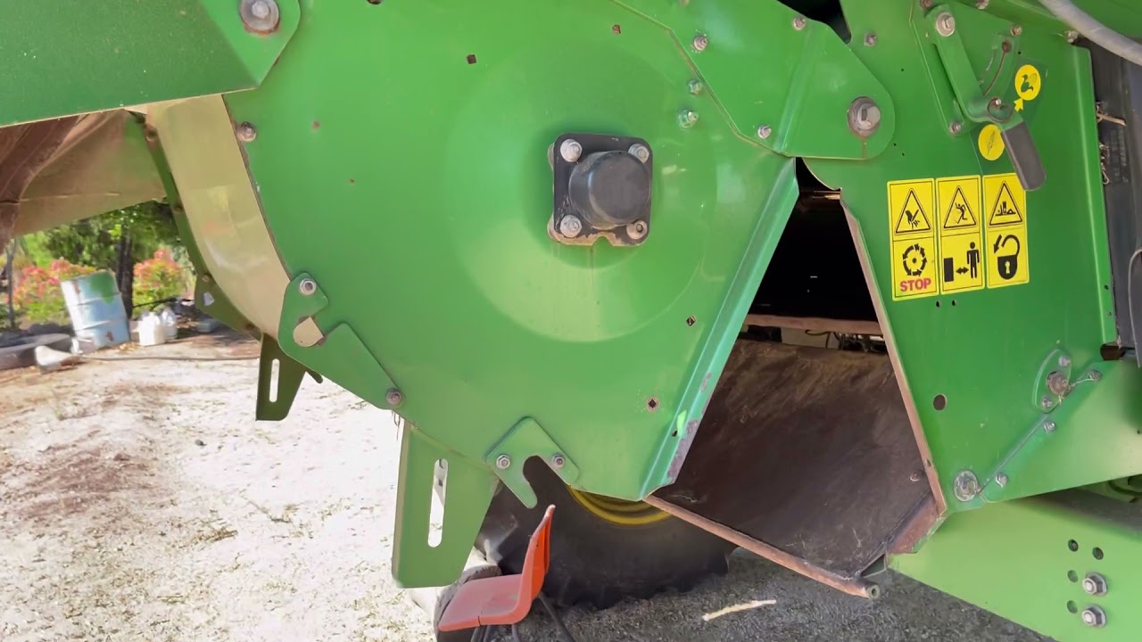 Funcionamiento de una cosechadora John Deere 9670sts, y trilla de ajonjolí directo/Agripersan.