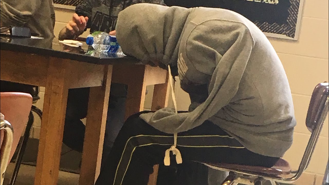 how to not get caught vaping in class