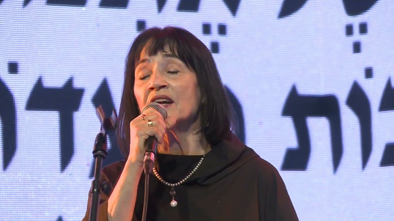 רוחמה רז קוראת ושרה 