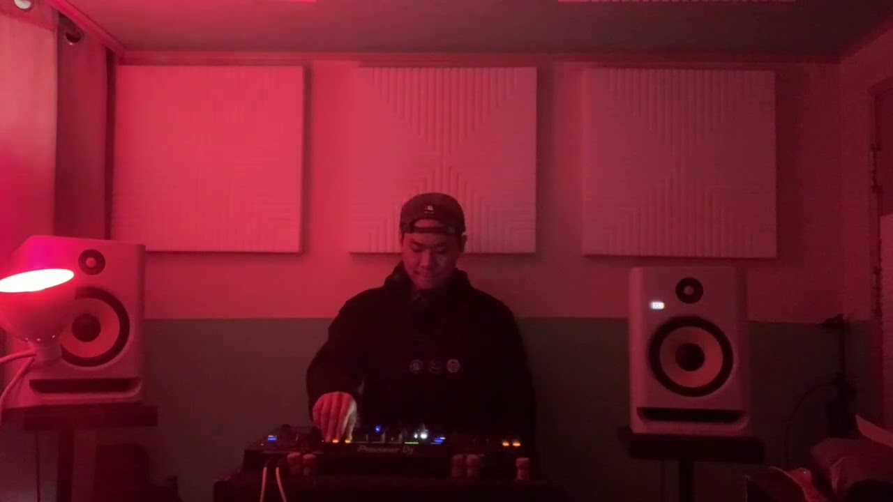 Hiphop & RnB Mix by Blackmonkey in Room 08