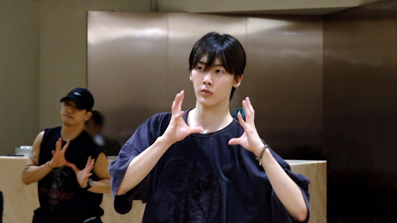 ASTRO 아스트로 윤산하 - &lsquo;BLEEDING&rsquo; Dance Practice Behind