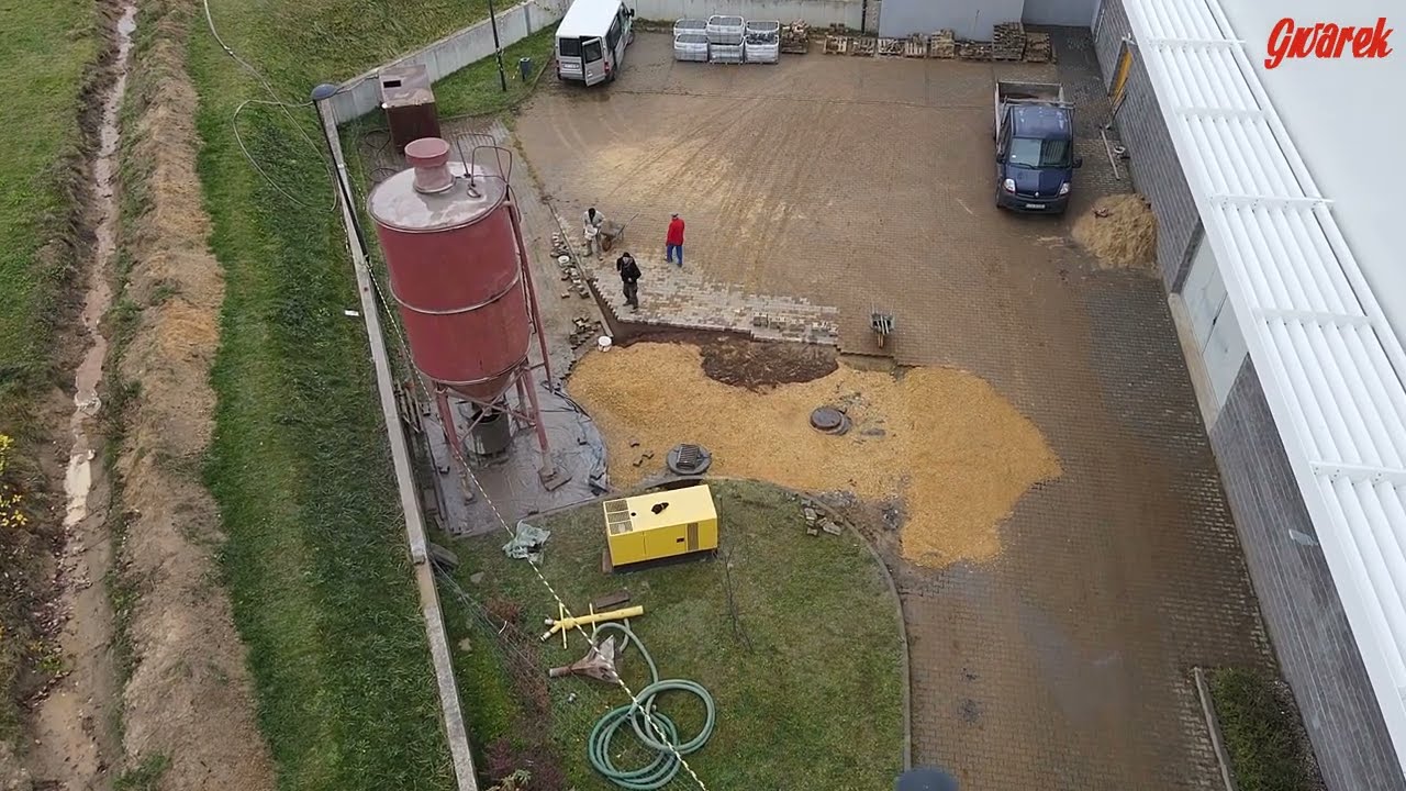 Zapadlisko przy hali sportowej  - Tarnowskie G&oacute;ry