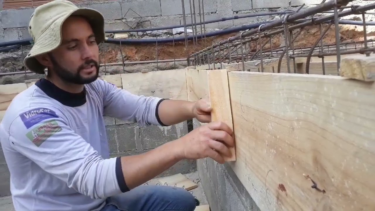 MONTANDO A CAIXARIA E CONCRETANDO A VIGA DO MEIO DA PISCINA