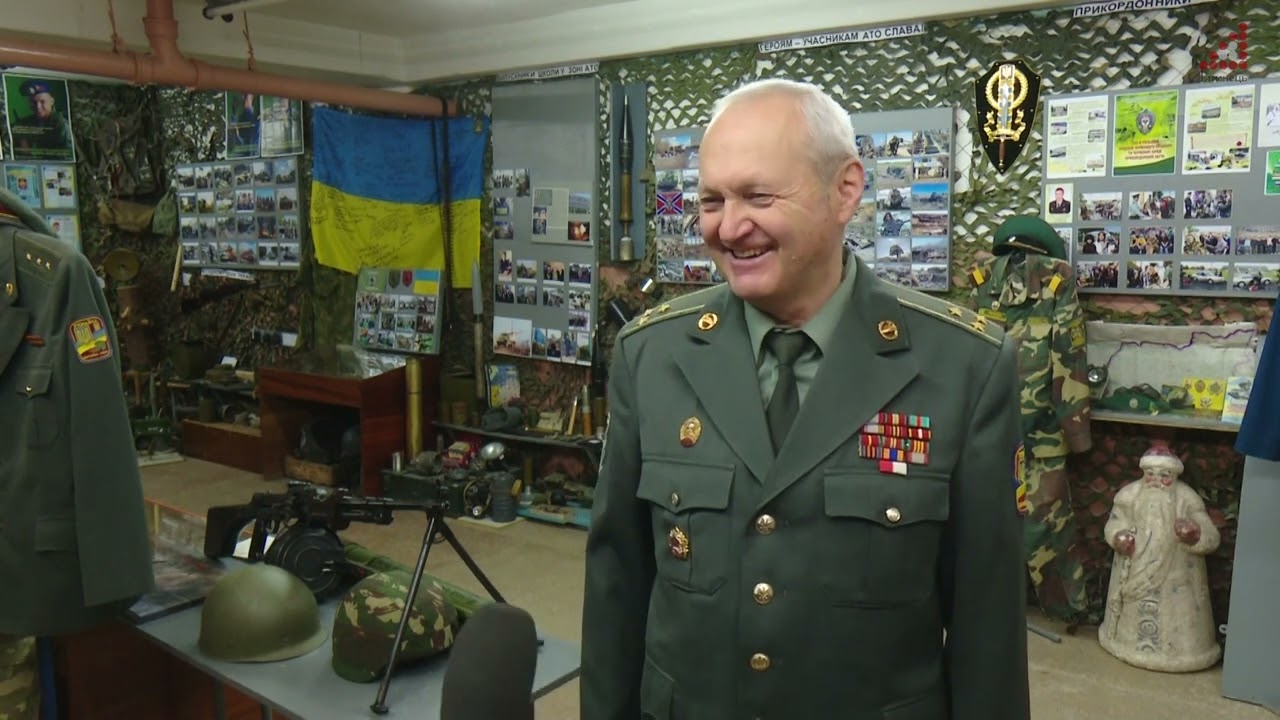 Вчитель 34 школи створив музей, експонати якого допомагали військовим боронити Чернігів