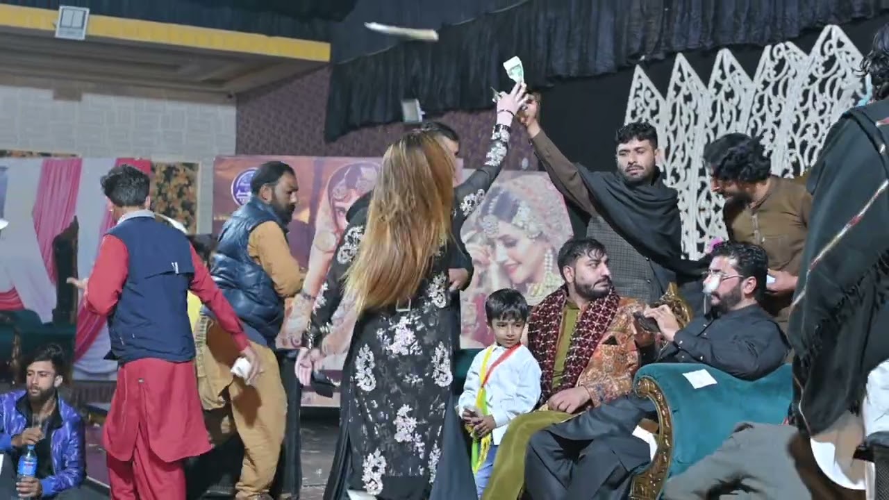 Kharchay Hosin Charchay Hosin Maru Khan Zadi Dance Performance By Ahmad Studio New Song 2025 